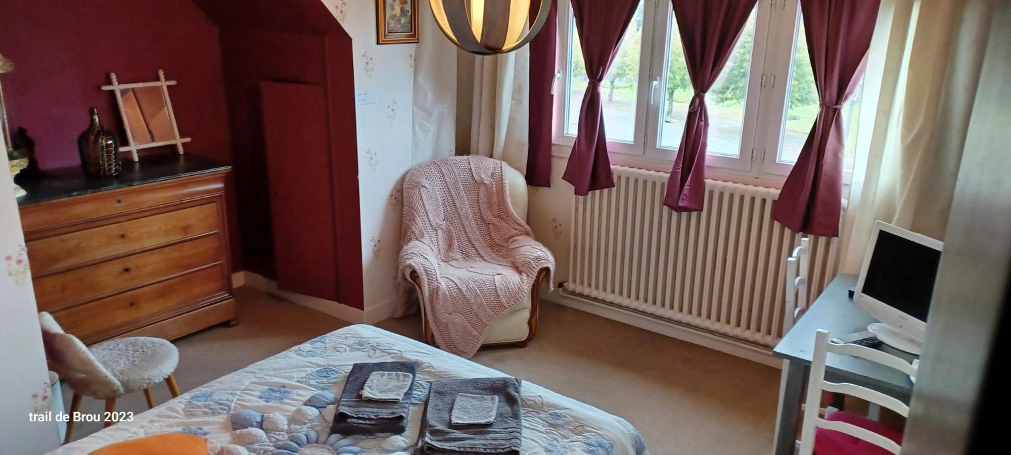 Les Trois Chambres De Lyly Situees A Brou 外观 照片